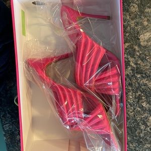 Vince Camuto Sarendie Fuchsia heels 8.5
